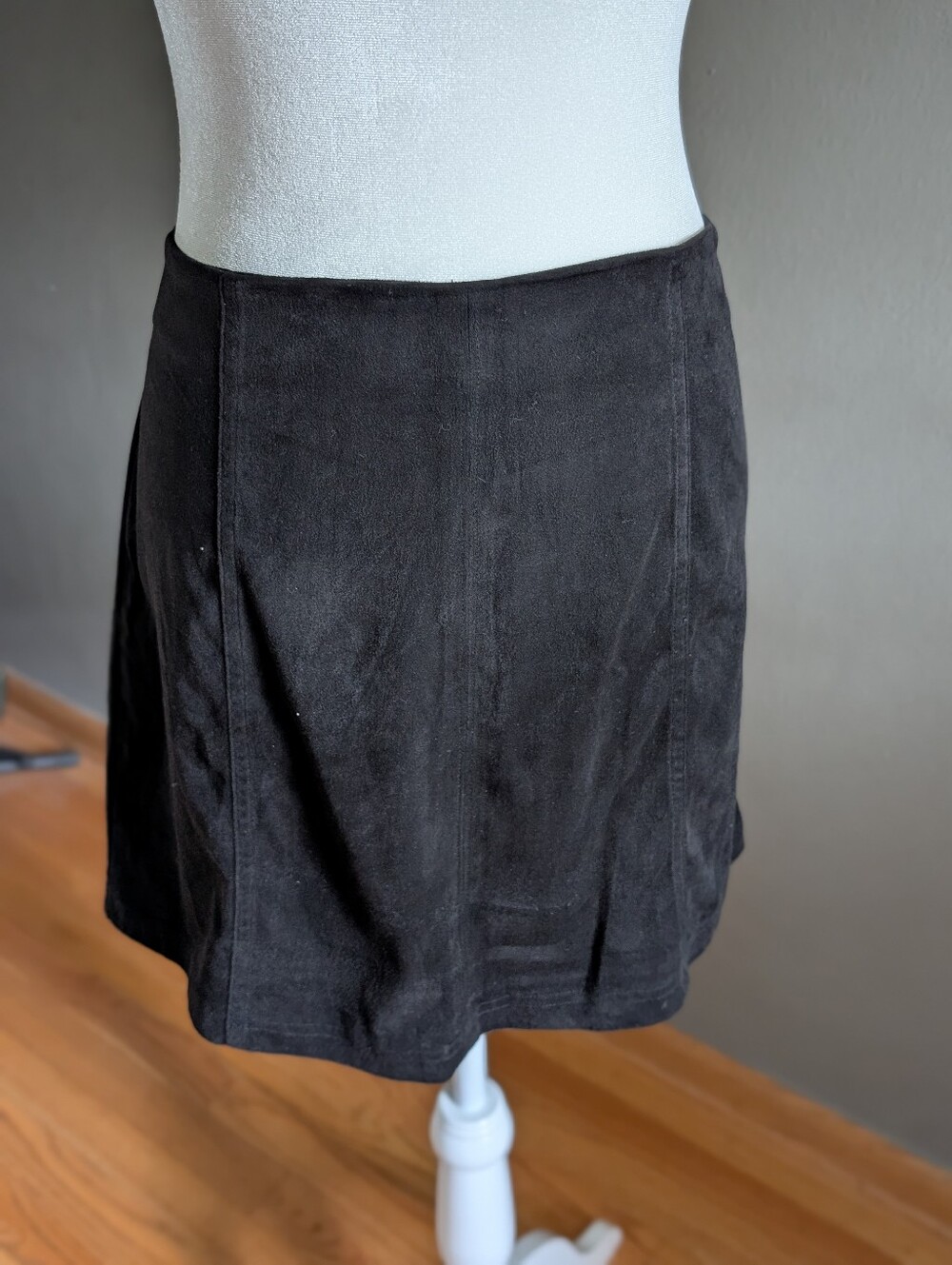 Francesca's Mi Ami Black Faux Suede 90s Mini Skirt Size Medium